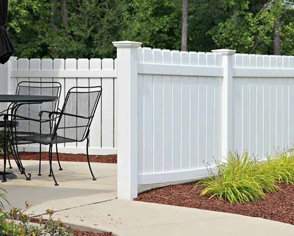 Affordable vinyl fence contractors are providing expert installation services.