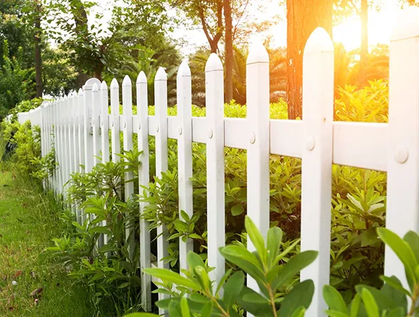 Durable aluminum fence contractors provide reliable installation services.